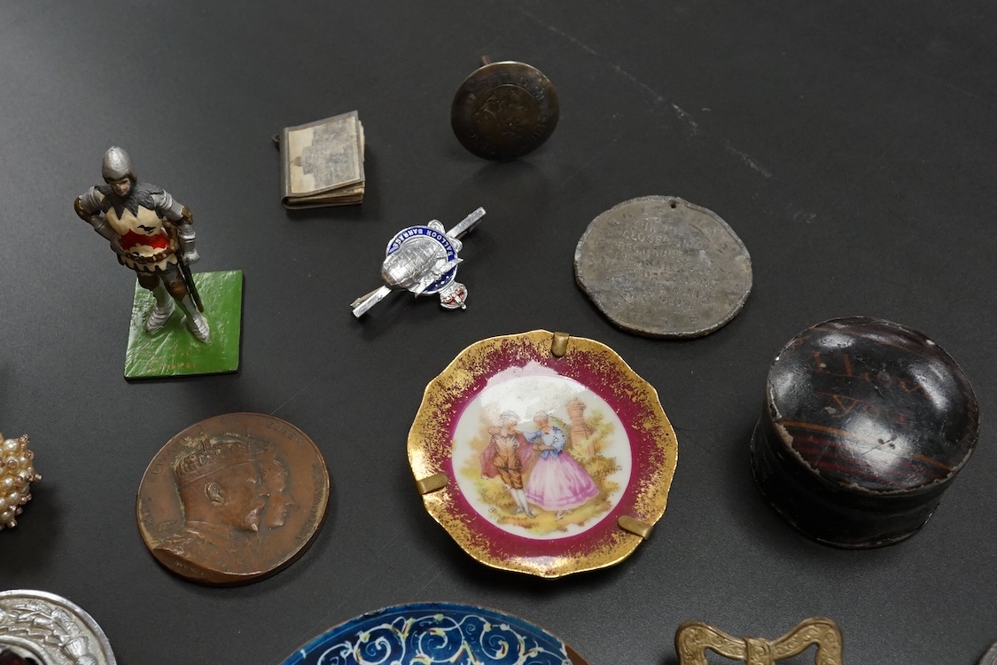 Objects of vertu and medals, including two Paris porcelain painted brooches, a leather cased almanac for 1827 and a painted ‘I Love You’ metal patch box